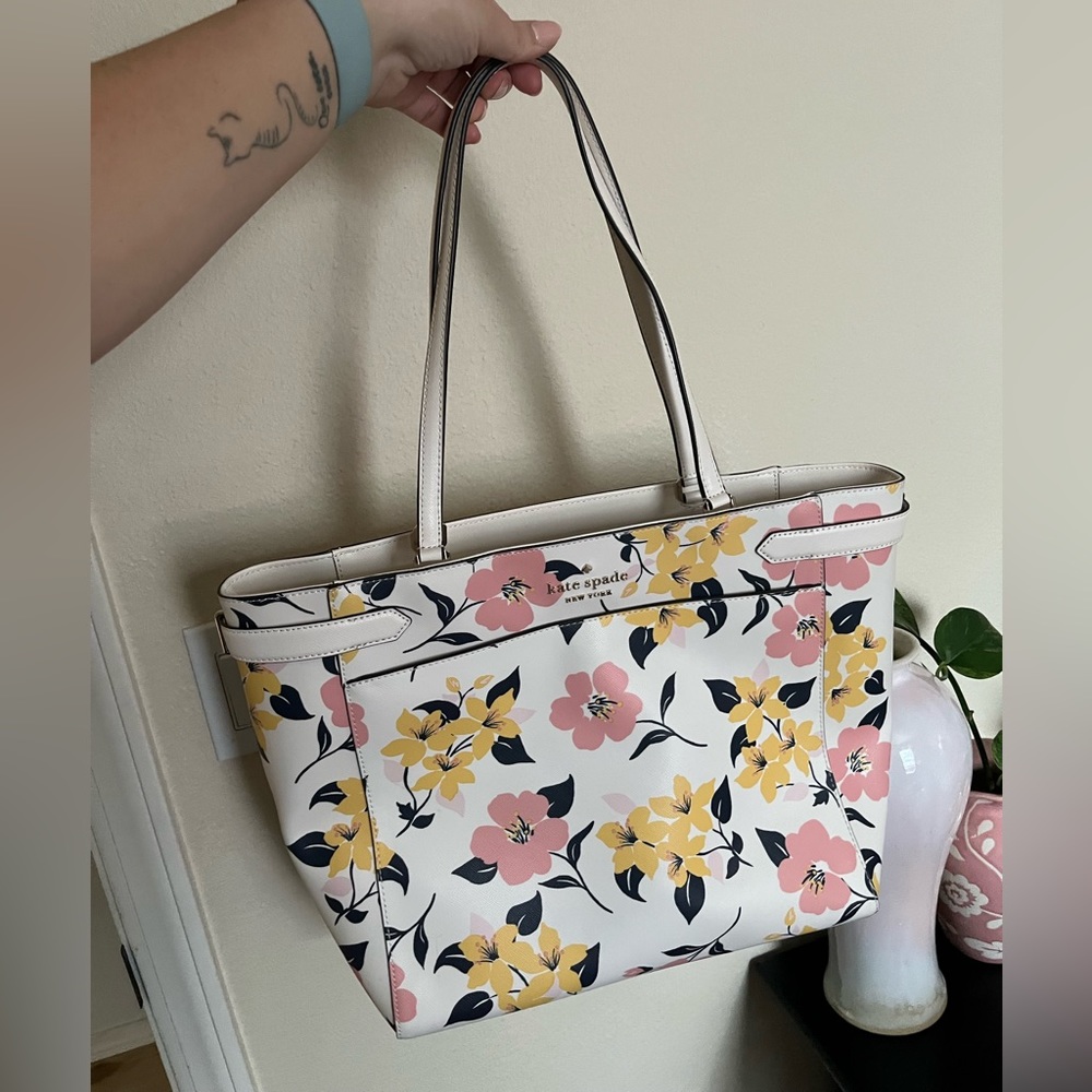 NWOT Lily in Bloom Laptop Tote